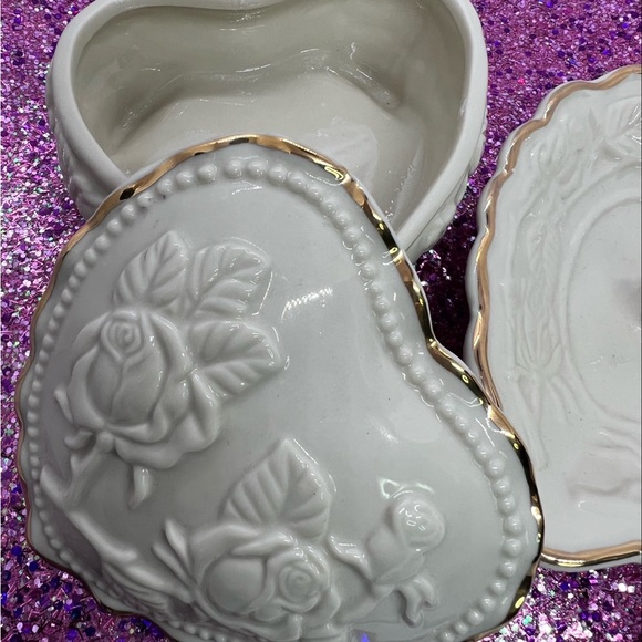 Porcelain Footed Heart Jewelry/Trinket Box & Ring/Trivet Holder - Picture 2 of 6